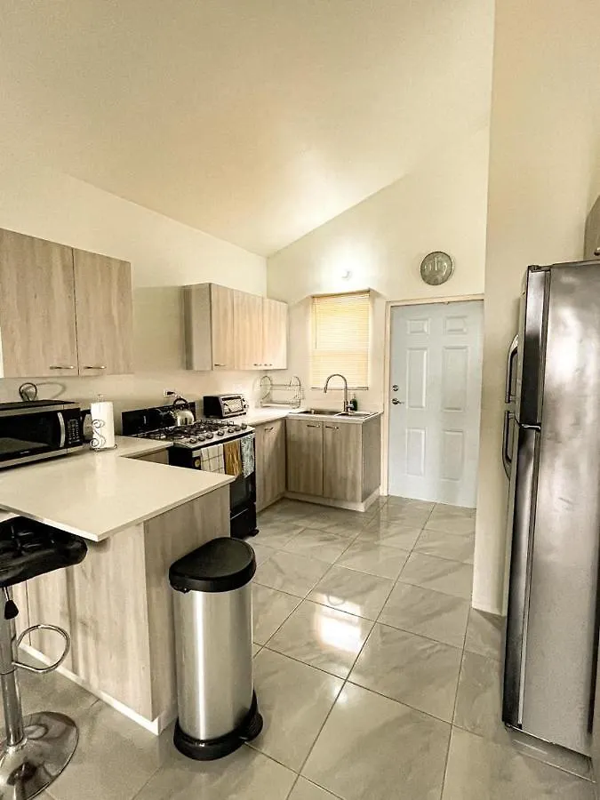 Bed and Breakfast S&S Escape At Camelot à Discovery Bay