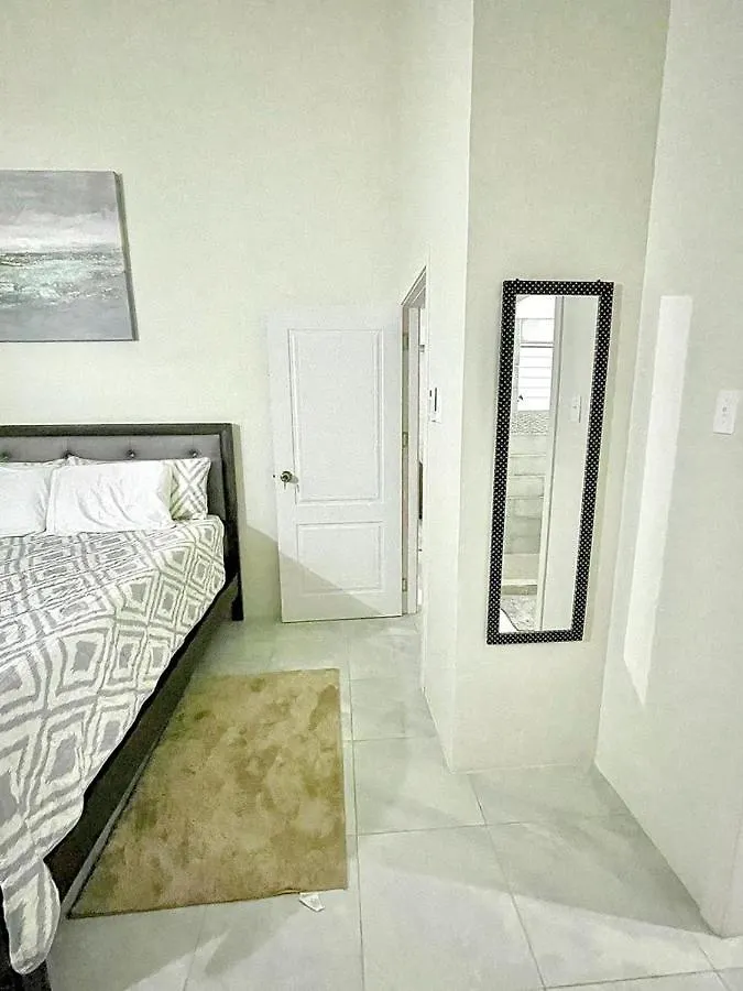 S&S Escape At Camelot Bed and Breakfast Discovery Bay